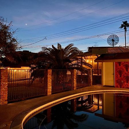 Newer Ranch With Pool And Hot Tub Near The Strip And Freemont Street. Villa Las Vegas Exterior photo