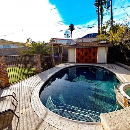 Newer Ranch With Pool And Hot Tub Near The Strip And Freemont Street. Villa Las Vegas Exterior photo