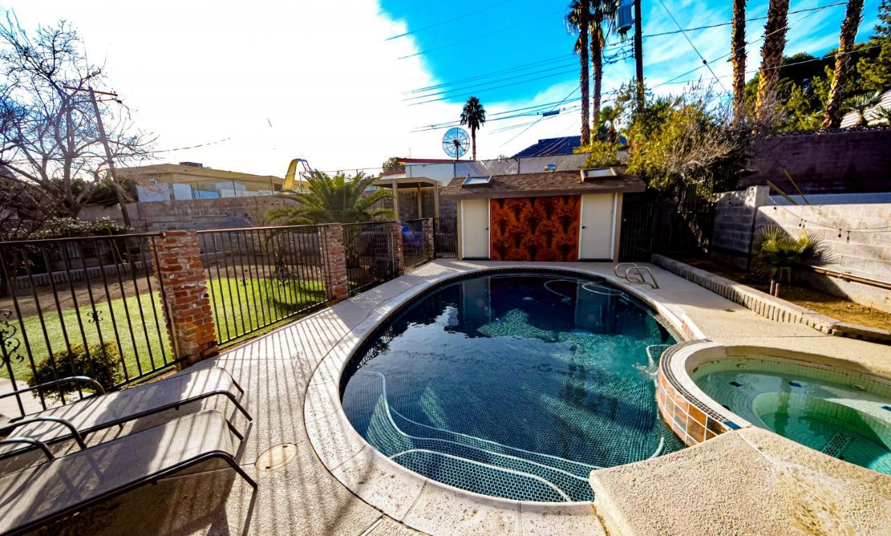 Newer Ranch With Pool And Hot Tub Near The Strip And Freemont Street. Villa Las Vegas Exterior photo